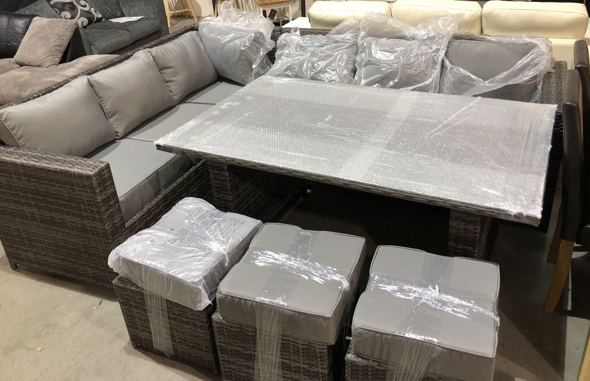 cataloguereturn's tweet photo. Grey rattan corner sofa rrp £1499.99 OUR PRICE ONLY £499.00 @cataloguereturn #GARDENfurniture #lessthanhalfprice #lowpricesdaily #brothertoniswhereitsat https://t.co/4PVBTf9Vue