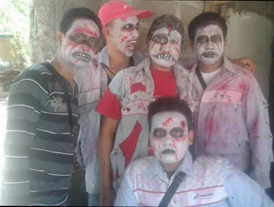 syaipul441's tweet photo. @jokowi Pasukan zombie akan terus dan terus melawan kezoliman pertamina patra niaga yang jelas jelas melanggar uu ketenaga kerjaan....!!!! Buat pak jokowi,dimana anda sekarang,kenapa masalah kami anda tutup mata,dmn janji2 manis mu...???kenapa anda membiarkan para AMT yg ter PHK sepihak https://t.co/3A7QMld3FN