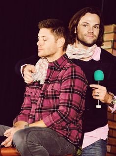 yui_aya_miu's tweet photo. GN my #SPNFamily ^ ^ #AKF #YANA #LYSF ❤️❤️ You’re my sunshine. LOVE #J2 n U2 my bestie😊😃 https://t.co/WkXyQrkOF2