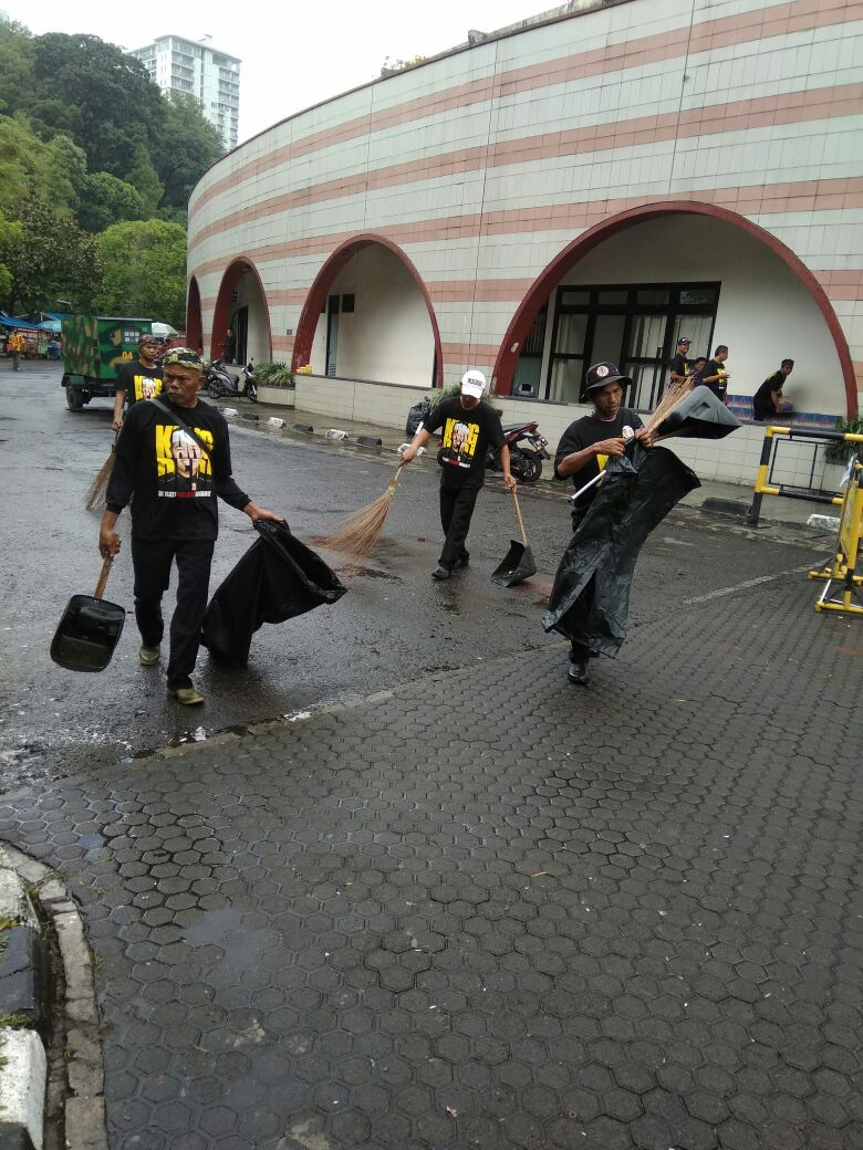 DediMulyadi71's tweet photo. Terima kasih semuanya yang telah memberikan kemudahan kepada '2DM'. Kami hanya ingin meninggalkan kenangan indah, tak ingin meninggalkan sampah. Kami pulang, jalan dan tempat yang kami lalui kembali bersih. https://t.co/pzVPzIetvT
