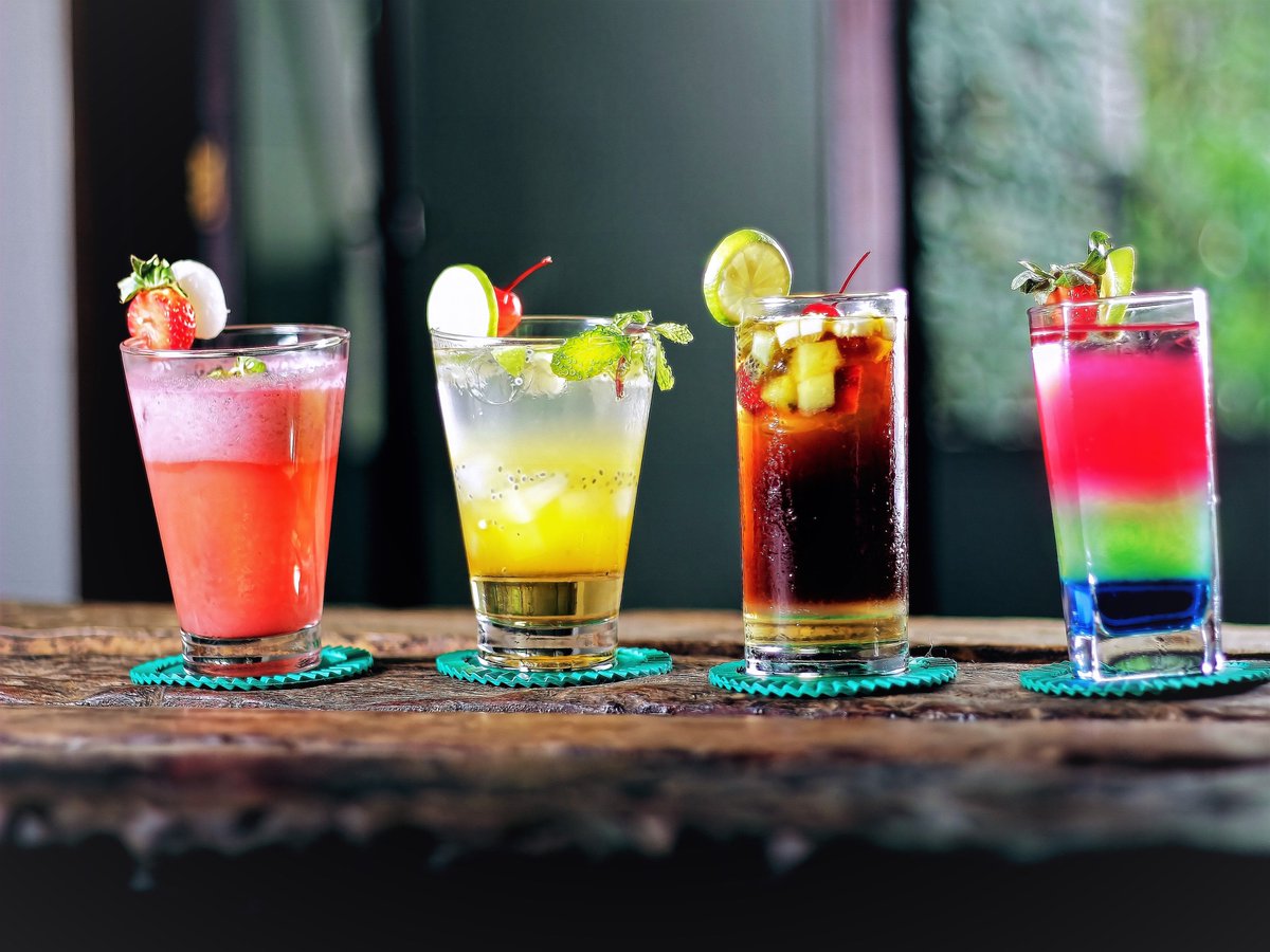 TheFoodConvoy's tweet photo. Heb je wel eens #cocktails uit een reageerbuis gedronken? Als jij durft te experimenteren op je eerstvolgende cocktail feest, kom dan even bij ons kijken! 🍹https://t.co/GGEa1oc4Vh https://t.co/MD7myO6gmI