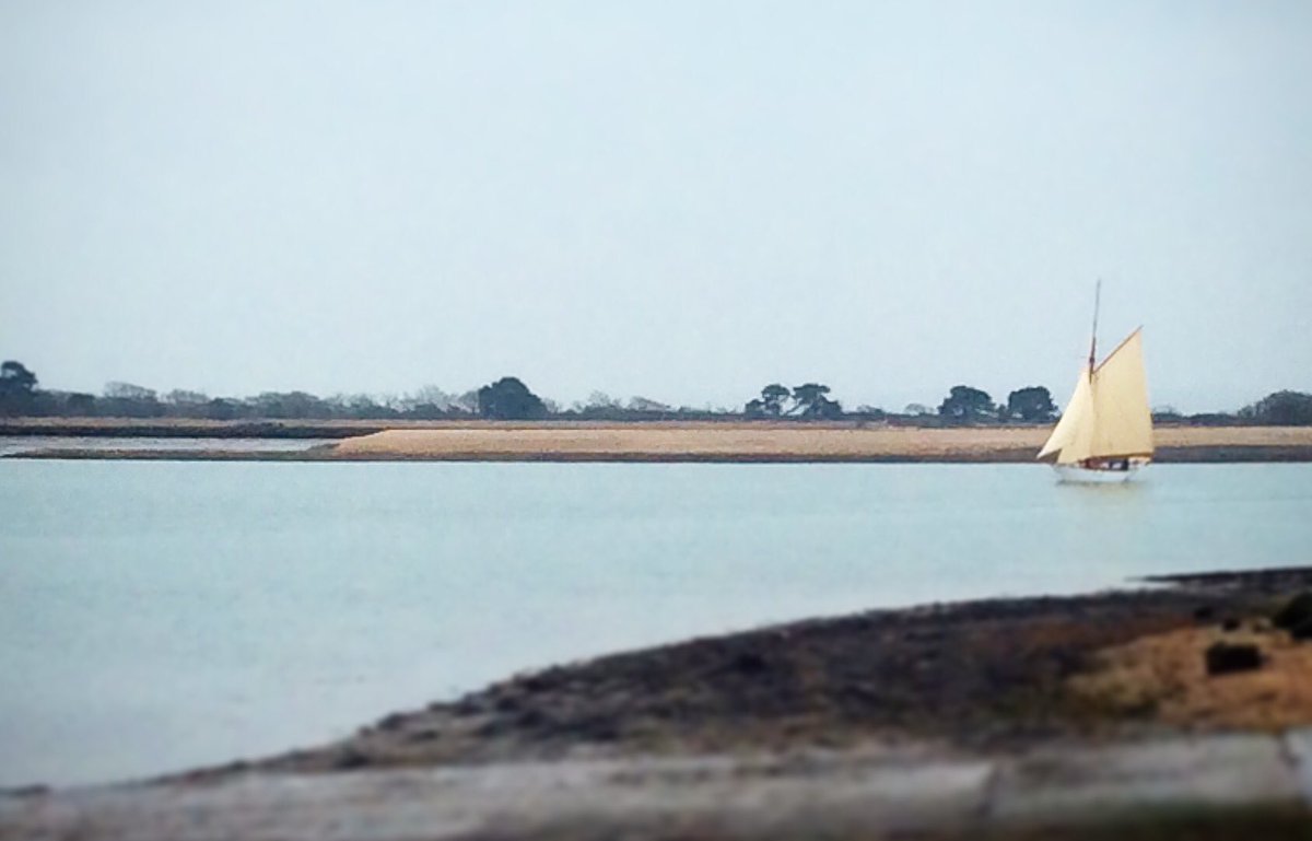 Valerie, our 122 year old gaff yawl sailing back into Hamble today... #hamble #sailing #cold