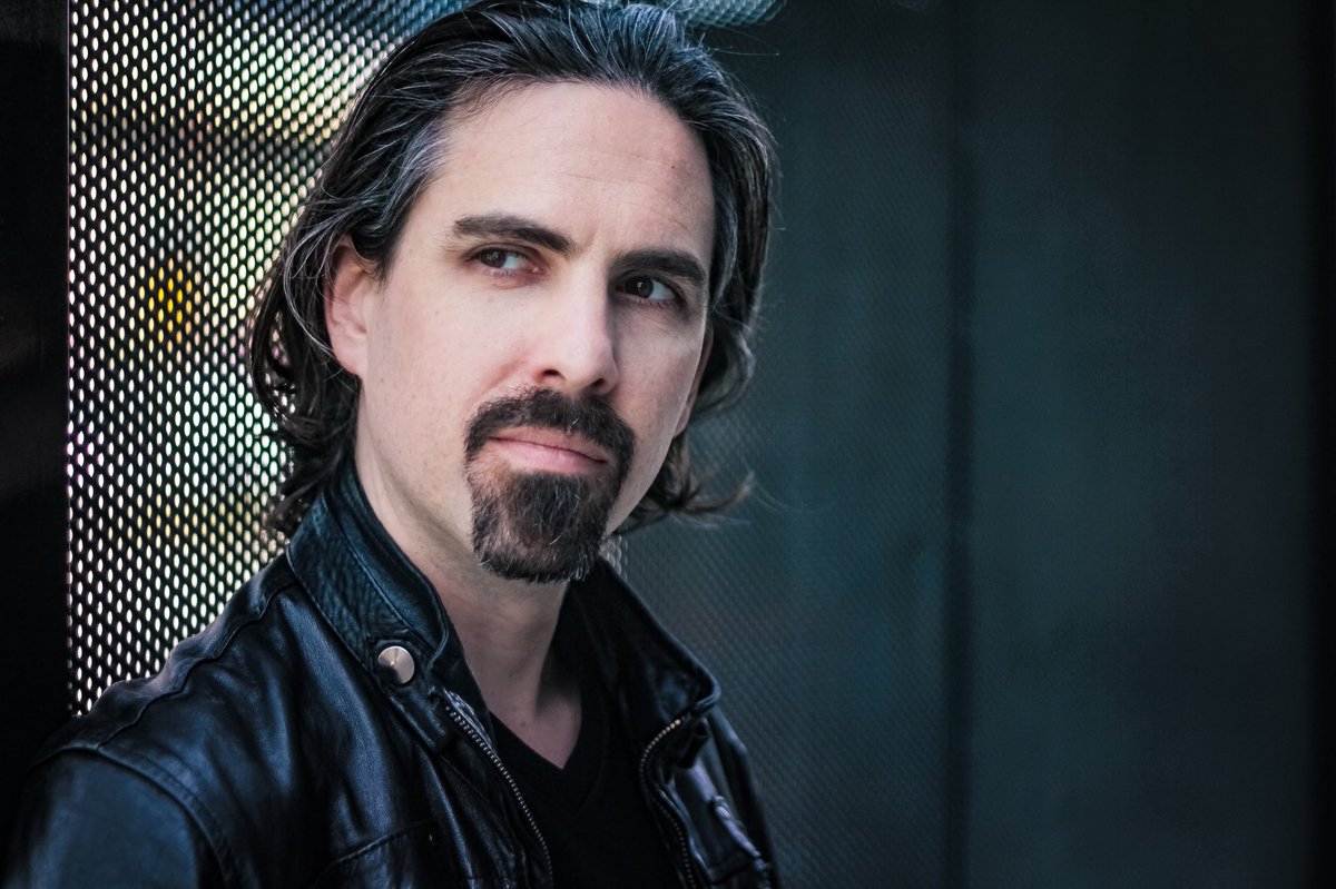 KyleCStyles's tweet photo. My client, composer @bearmccreary, looking badass & brooding at his photoshoot. PC: @JAllenPhillips #stylist #branding #KyleCStyles #KnowYourLook #headshots https://t.co/n2YLMAMoXl