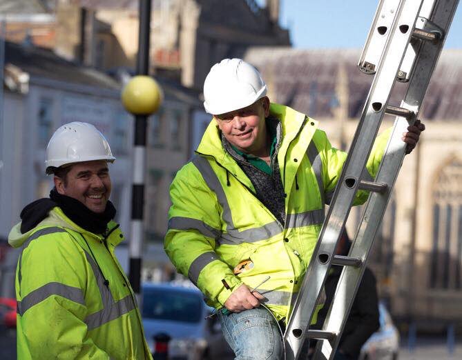 BostonChristmas's tweet photo. 2 of our electricians working on Sunday, dismantling lights from the towns Market Place. 
Thanks to Charlie Blackledge for the photos. https://t.co/uFbwWyDN4g