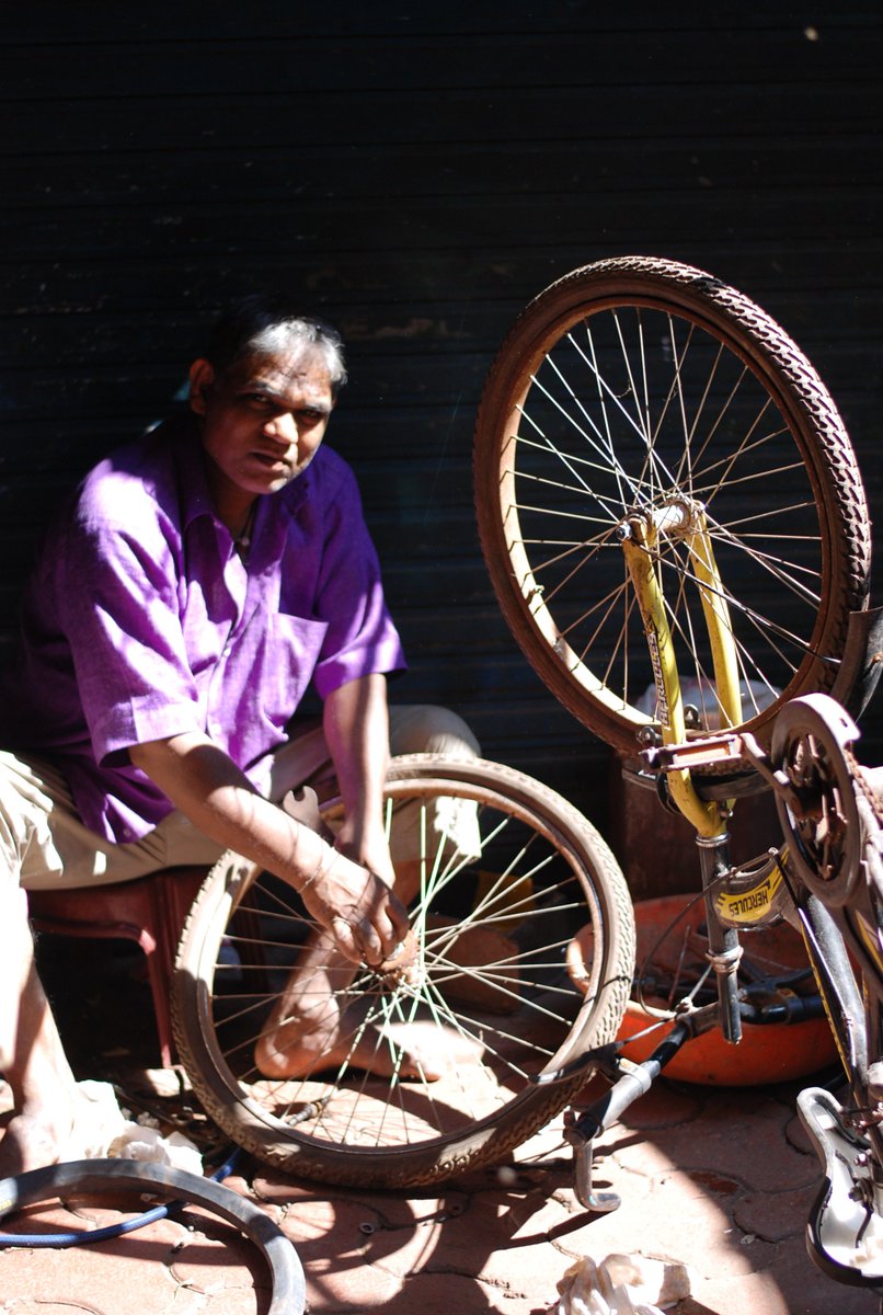 shahmonger's tweet photo. @workshopplay bike repairs #xmasingoa https://t.co/mVzEdBIZsV