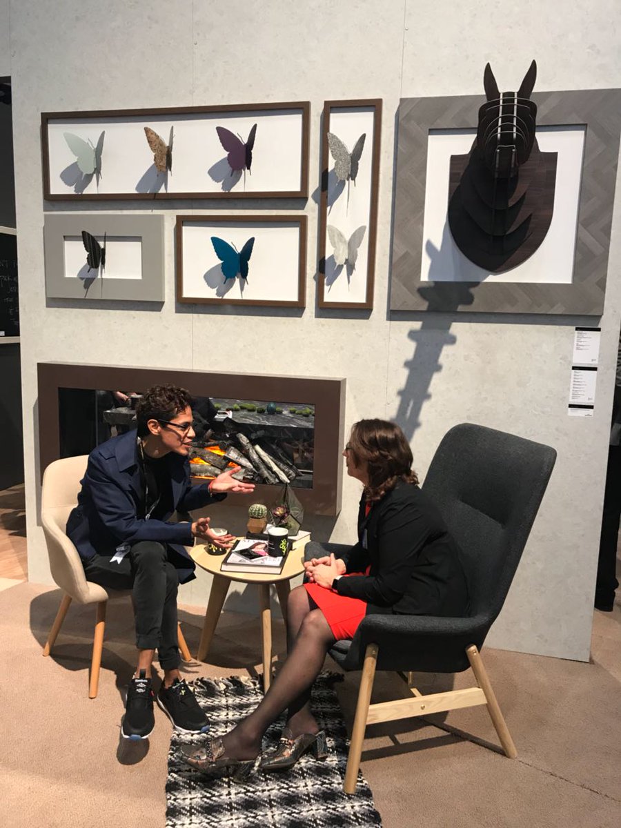 FormicaMexico's tweet photo. Nuestra VP designer Renee, estuvo en entrevista con @HerreraChris para @RevistaMAXWELL #KBIS2018 #ViveFormicaSurfaces https://t.co/bChqYo0KSE