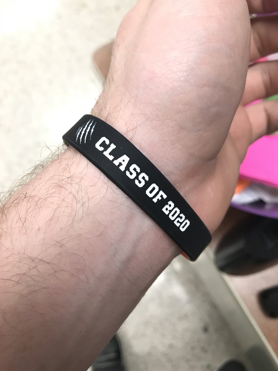 MandellDom's tweet photo. class of 2020 wristbands on sale soon, only a limited amount! #2020isourgang @mnhs_2020 @marplenewtown https://t.co/FHSm9gIHkx