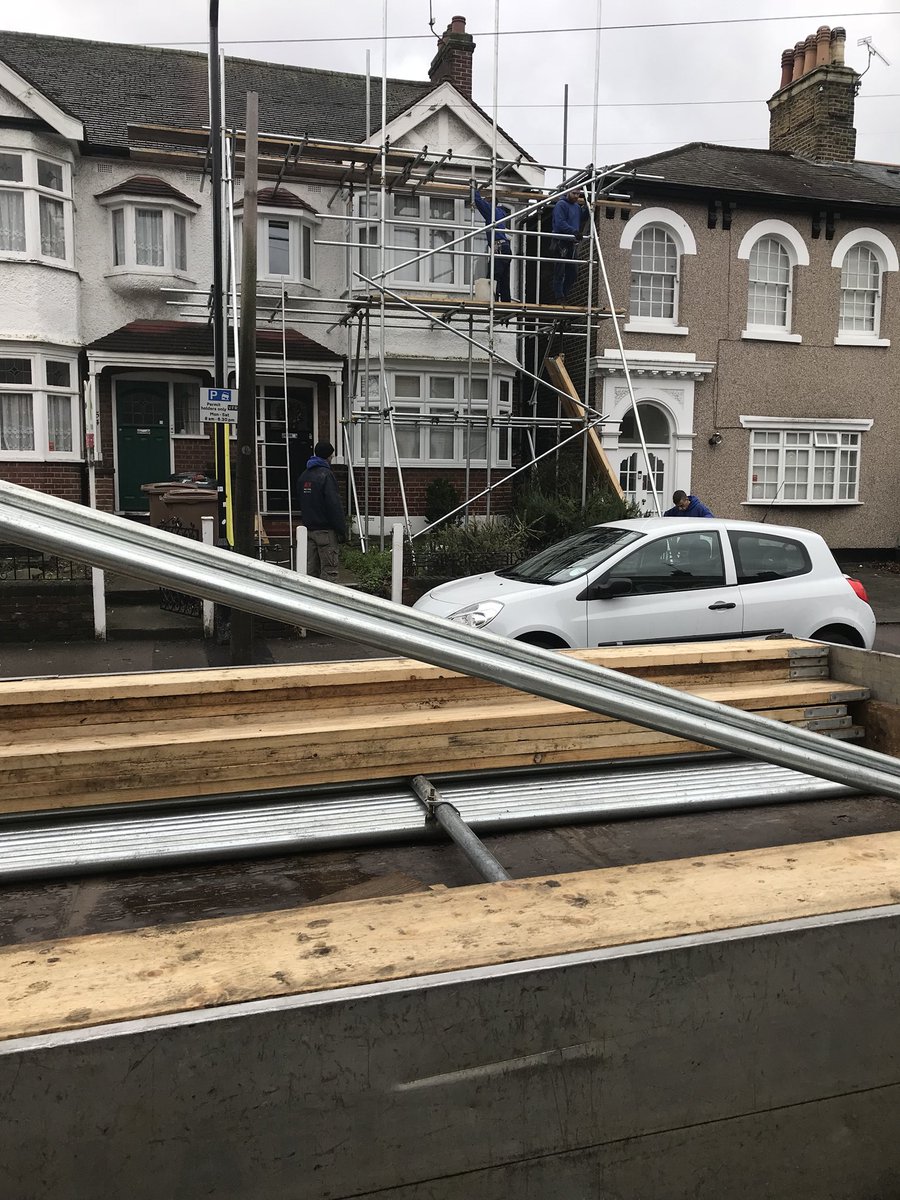 ASLScaff's tweet image. Another very busy day for our residential homes team!! ASL UK Scaffolding working with some great local builders in Essex and surrounding areas..... Recommend us to your company or someone you know who needs scaffold and receive an introduction fee!!!