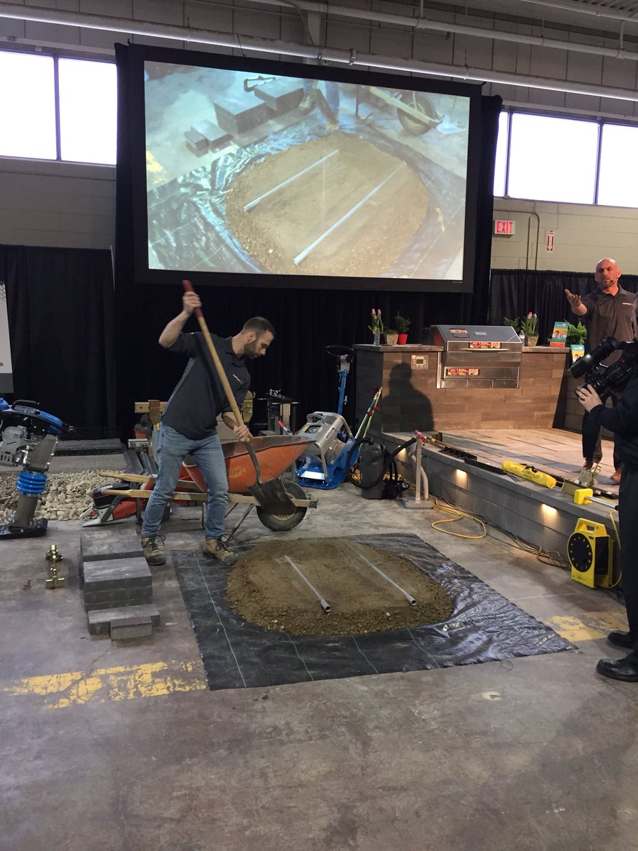 LOhardscape's tweet photo. Session 2 of @locongress #HardscapeLive is on now at booth 125. @Frank_Bourque talking base construction and paver installation. https://t.co/Zorr8BOpp2