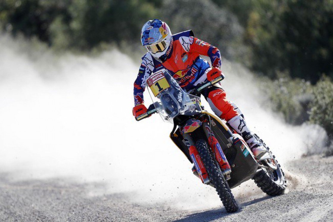 clarosportsec's tweet photo. #Sunderland, vigente campeón del #Dakar, fuera de carrera por un accidente. https://t.co/eN1jxObPP8 https://t.co/FHMNeKGlng