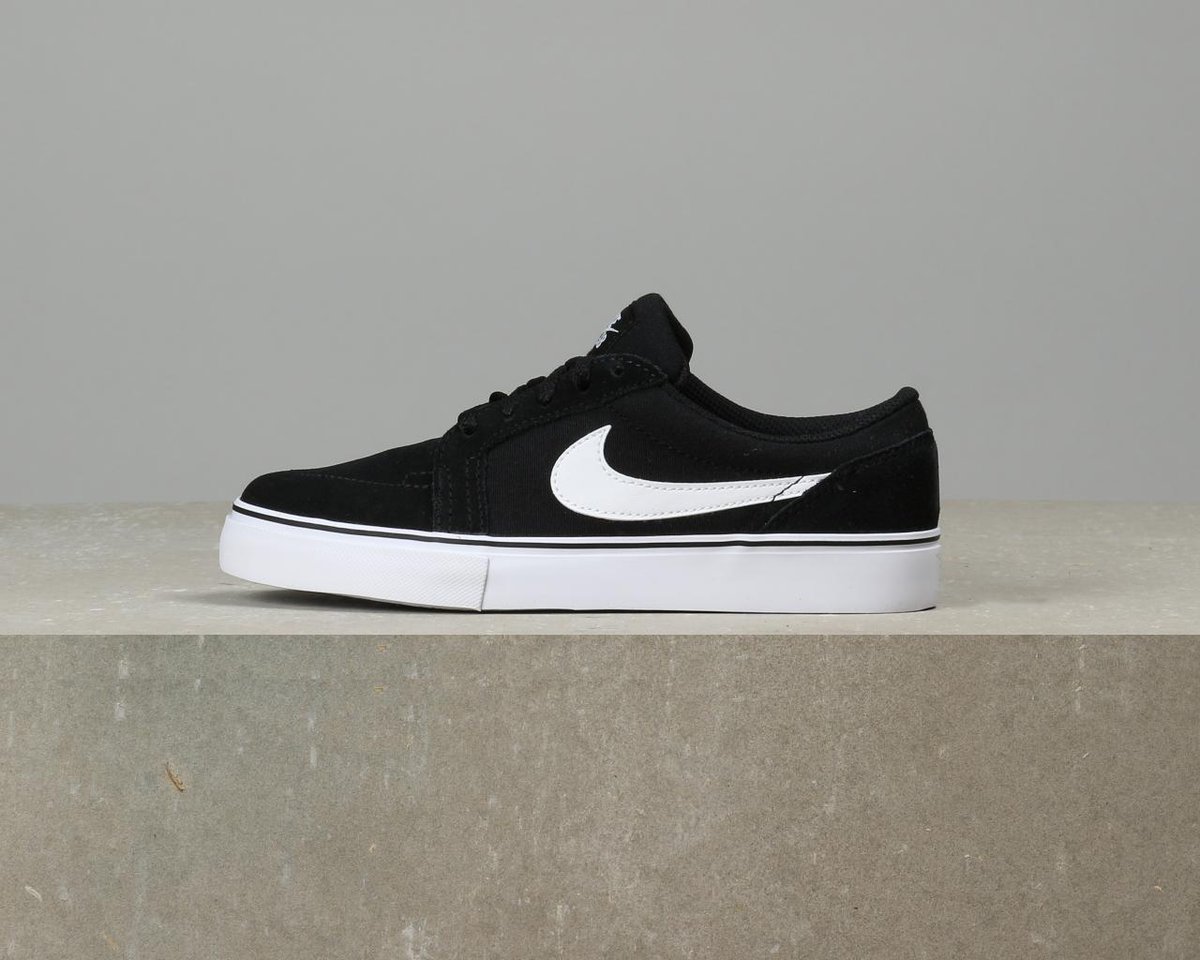 adamdecentral's tweet photo. Nike SB Satire II https://t.co/3wC1PZghVV