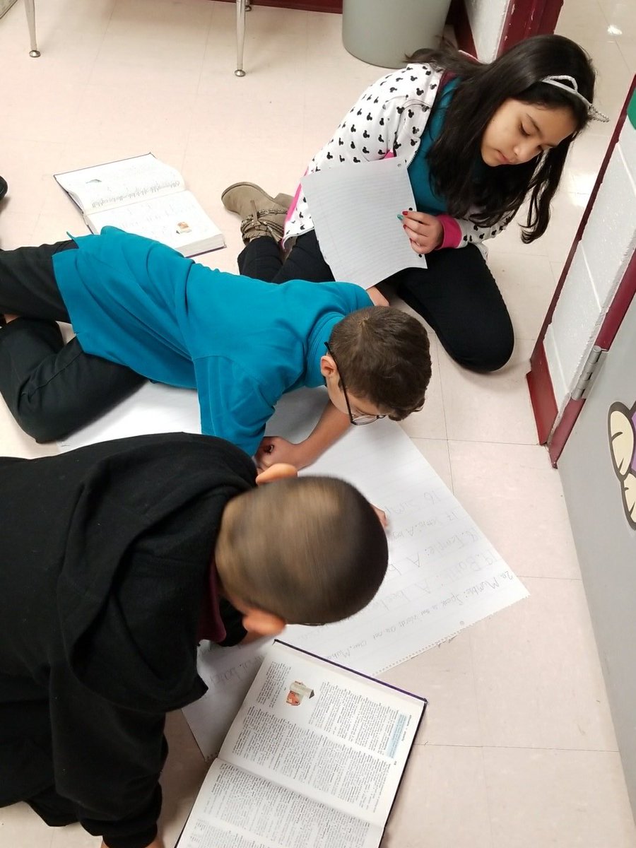 SAguirre_RES's tweet image. Dictionary Skills #GuideWords #SVE #SISD_WIN