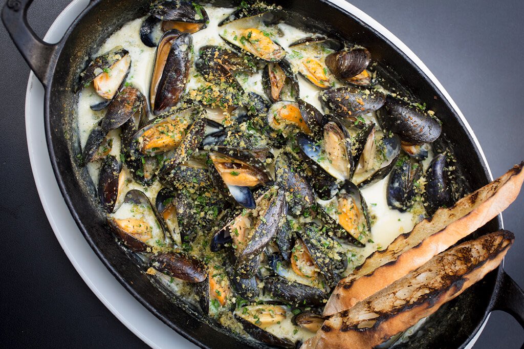 RBG_Alderley's tweet photo. Need something to warm you up? Why not try our skillet roast mussels &amp; house cut chips! #winterwarmer #jansale #clubindividualrewards https://t.co/8Q8i1BN5SC