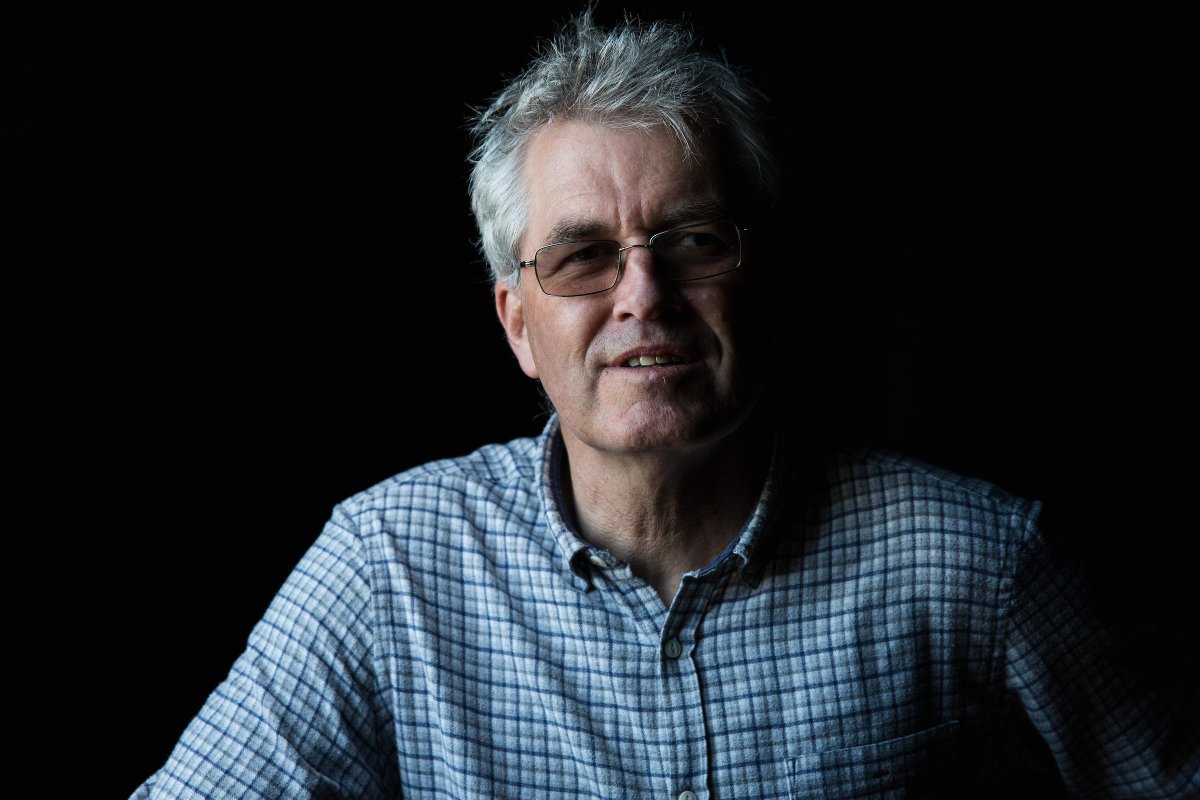 It is with deep sadness that we must tell you of the sudden death of our great friend and colleague Carl Reavey.

bruichladdich.com/article/carl-r…