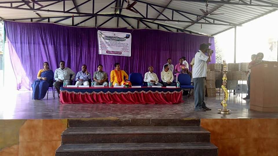 SRVishwanathBJP's tweet photo. #FreeLaptop distribution to the students from #FirstGradeCollege at #MyYelahanka @BJP4Karnataka https://t.co/csR5RGLMjJ