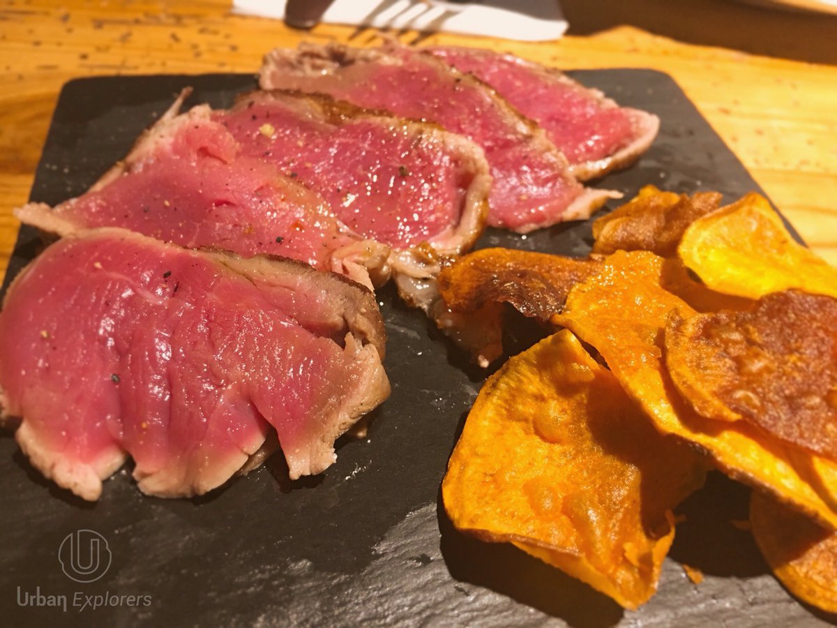 U_Explorers's tweet photo. #TDSgastro 🥕 Vantana, en la calle Cuna de #Sevilla, es siempre una magnífica opción para quienes busquen una carta vegana, vegetariana, ecológica o de proximidad (Km. 0). Tienen opciones para todos los gustos y una gran variedad de #vinosandaluces https://t.co/KDm2VrjkDK https://t.co/H8gpXqPv0M