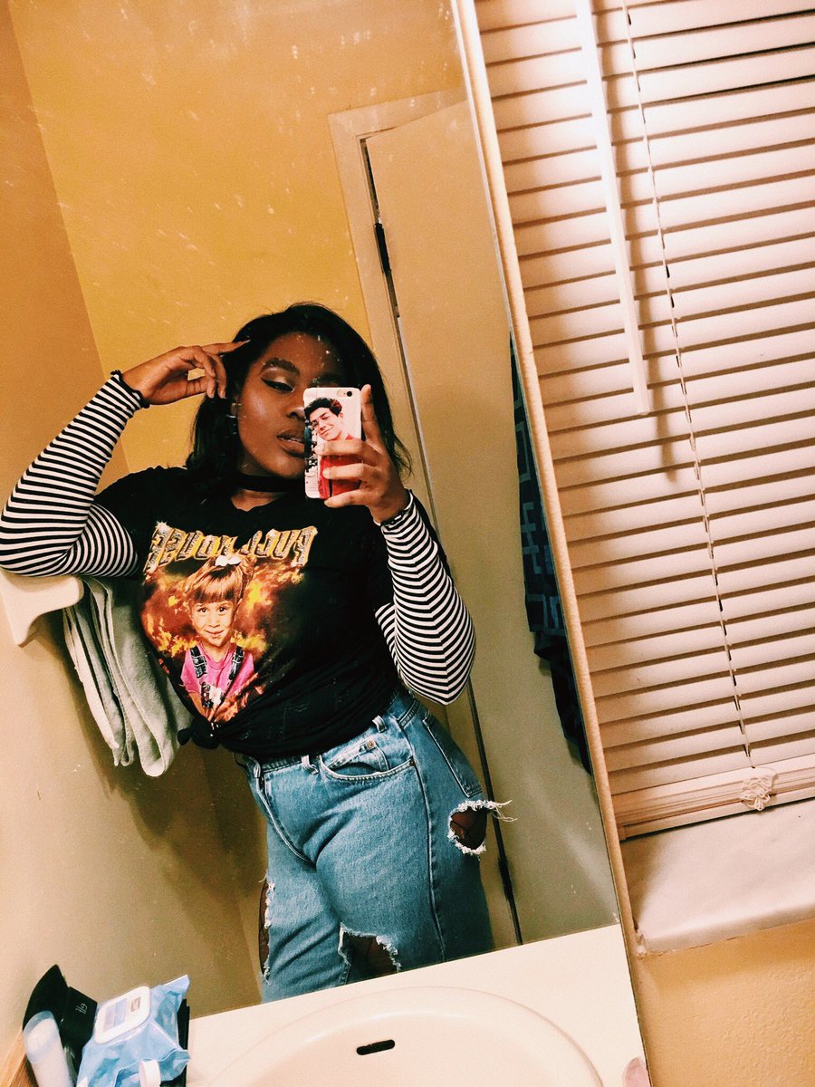 quicksandgray's tweet photo. time to celebrate the skin we are in, no more tearing people down. 2018 will be the year of love, light, and positivity.

{@GraysonDolan , @EthanDolan }
#TuesdaySelfie #dolanpoc
#MelanatedDolanStansArePoppin https://t.co/4LJFbXnjSE