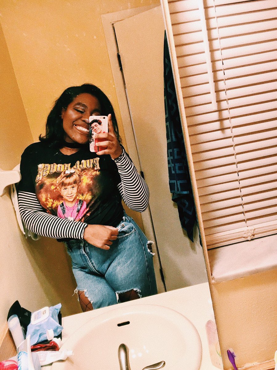 quicksandgray's tweet photo. time to celebrate the skin we are in, no more tearing people down. 2018 will be the year of love, light, and positivity.

{@GraysonDolan , @EthanDolan }
#TuesdaySelfie #dolanpoc
#MelanatedDolanStansArePoppin https://t.co/4LJFbXnjSE