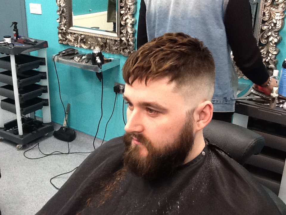 H2B_ExeColl's tweet photo. #Lukas MASTER BARBERS Tuesday 18th January ,Luka Sam and Ben educate @ExeterCollege 
Zeal salon. #Barber Team Legends. Students enjoy the session showing latest techniques in cutting, shaving, clipper - work and  #talkaboutbarberlife. https://t.co/aukDC04vTs