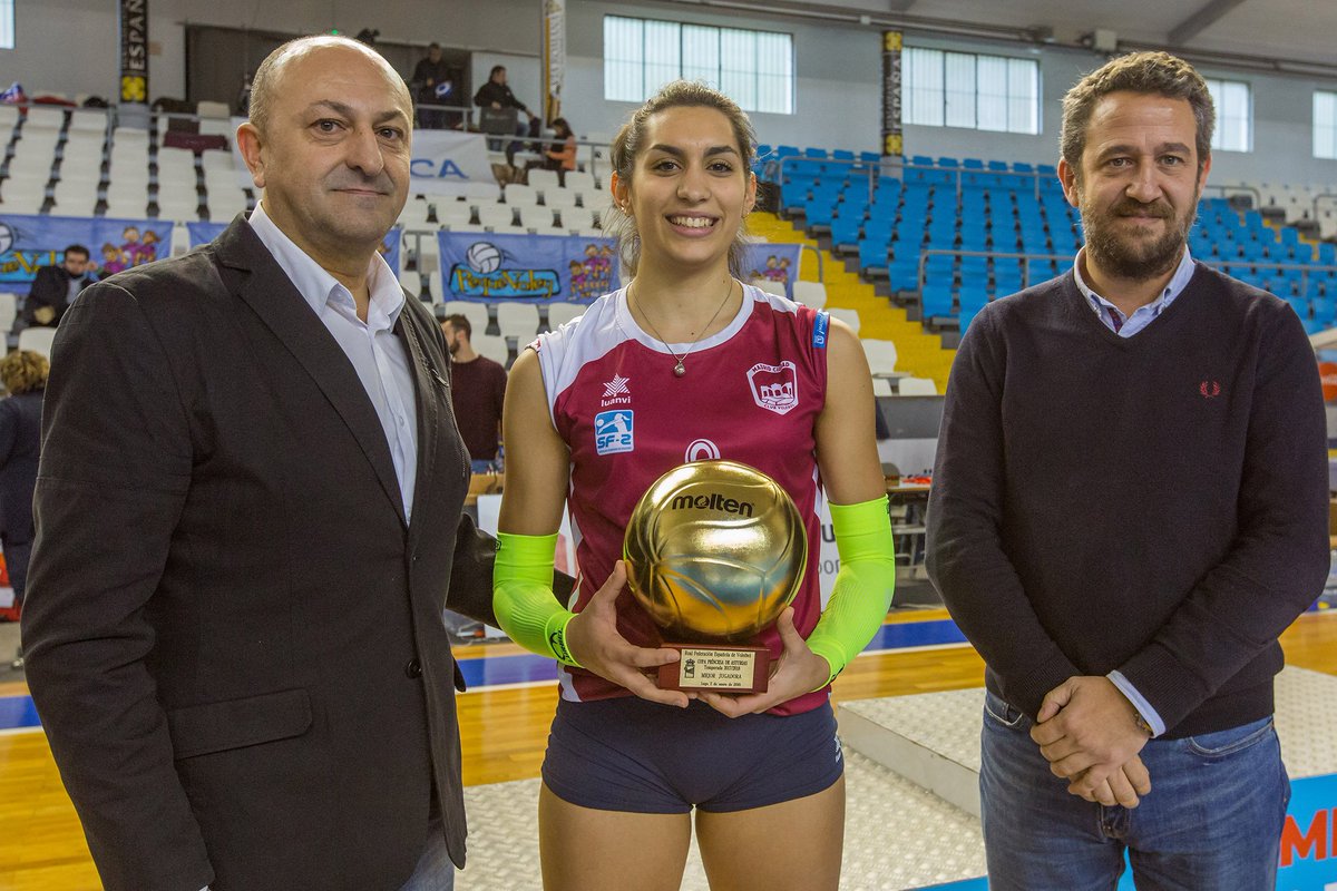 RFEVB's tweet photo. Paula Carpintero (@voleibolmadrid ) encabeza el Siete ideal de la Copa Princesa
https://t.co/1aog6ZJlyI https://t.co/H0Scljumrz