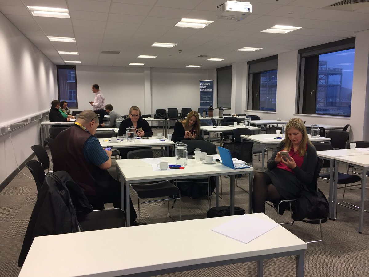 saral0ng's tweet photo. For once in a teaching session Iβm happy that people are looking at their phones! #BevanComms https://t.co/QepoO5o8NH