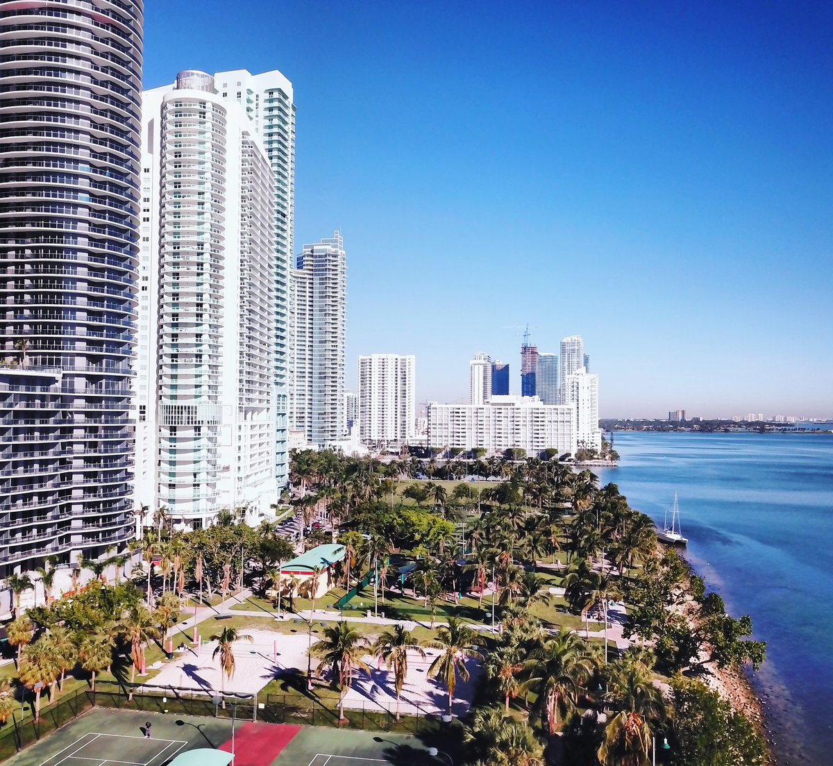 TheVisualFlux's tweet photo. Views from the 305 #margaretpacepark

#aerial #dronephotography #igersmiami #archilovers #arquitectura #art_architecture_ #drone_countries #architecturelovers #miami #archhunter #buildings #realestatemarketing #development #realestate #luxuryrealestate #archdaily #architizer https://t.co/v2jnHJuNEw