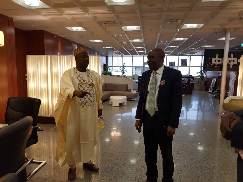 s_adamawa's tweet photo. Adamawa Governor Bindow met with CBN Governor Godwin Emefiele over the issue of anchor borrower's programme today 9th January,2018. https://t.co/pkQPbiP7qH
