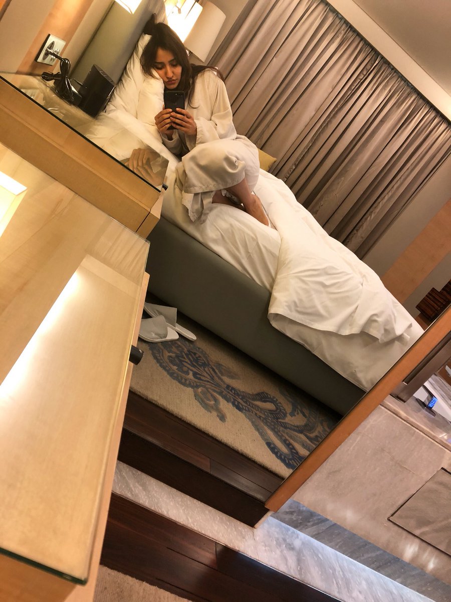 Officialneha's tweet photo. The first working day of 2018..gratitude..🙏🏻🙏🏻though the Delhi cold seems to have gotten the better of me..all curled up after a really long day.. https://t.co/QpsIePVZpA