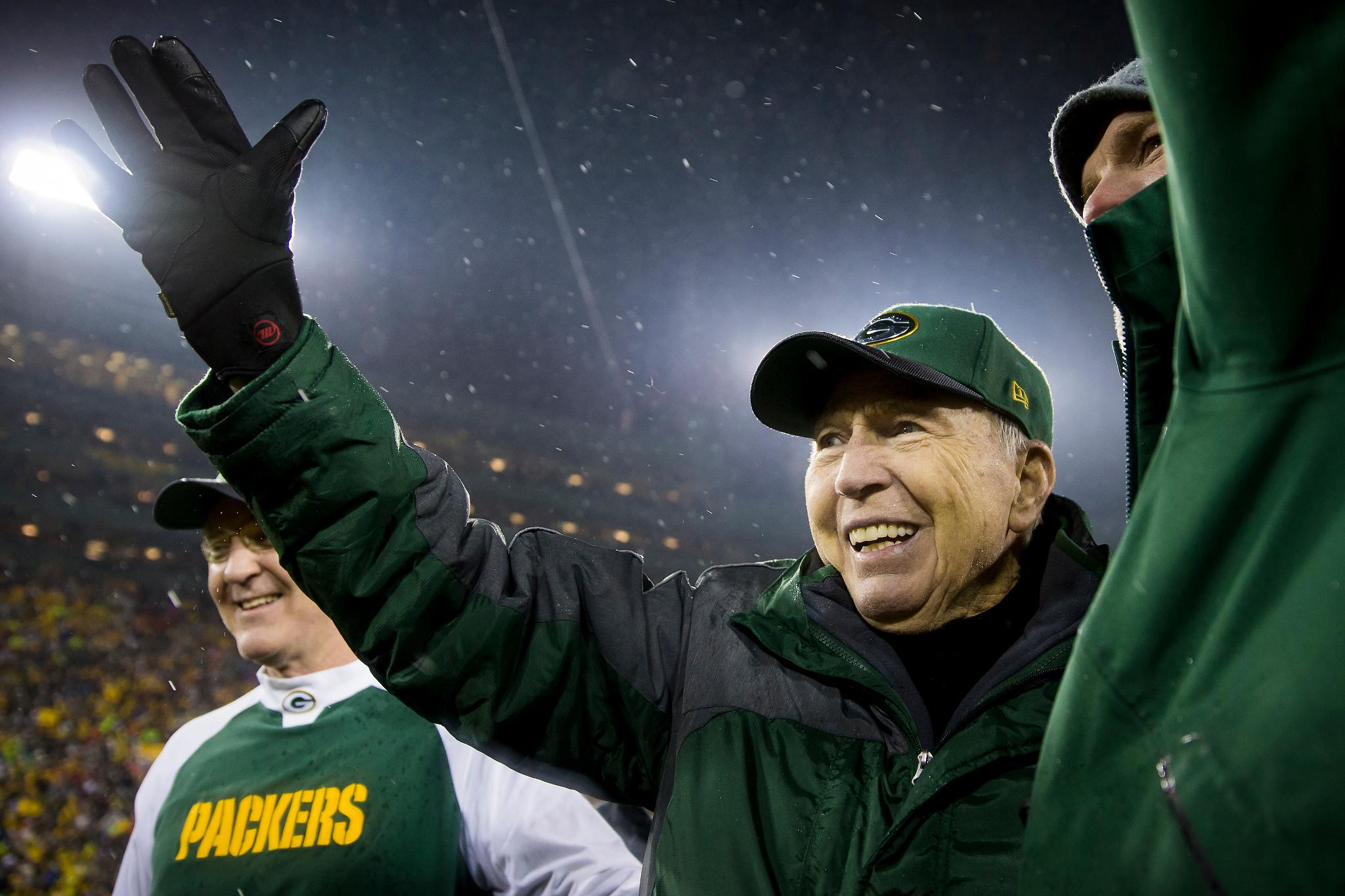 Happy birthday to Hall of Fame QB Bart Starr!  :  