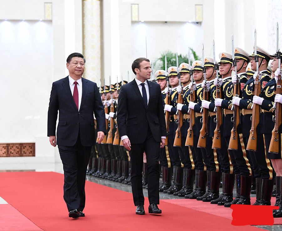 autrement_votre's tweet photo. @EmmanuelMacron @Elysee @itsmyPresident @CoDubost @VillaniCedric @isouloveyou @NessaAudrey88 @Rayan_Nezzar @jfkbismuth @M_Ruiz01 Avant la réunion, Xi #Jinping a organisé une cérémonie pour M. #Macron, était présent dans la salle nord du Grand Palais.  la femme de M. #Xi,  #PengLiyuan, le Comité central du #PCC, #YangJiechi, vice-président du Comité permanent #ChenZhu, vice-président de la #CCPPC #LinWenyi, https://t.co/yHnmUyJYvd