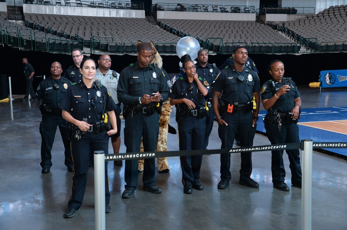 ProjectUnityNTX's tweet photo. It's #LawEnforcementAppreciationDay! Thanks @DallasPD @disdpolice @DART_PD & all the officers who work hard to keep our community safe! We love partnering with you. #DFWYearOfUnity https://t.co/sR3kSenceh