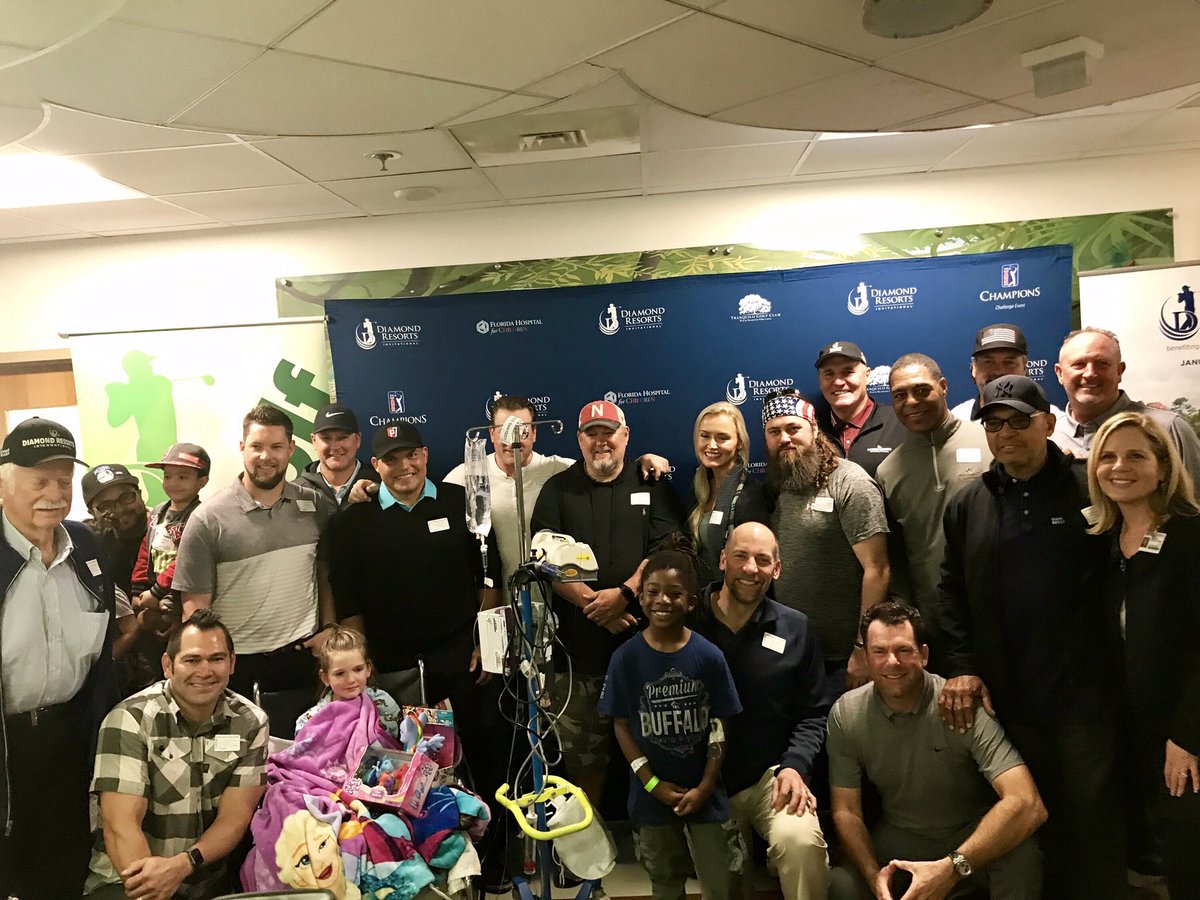TheVacationDR's tweet photo. I would like to say a huge thank you to all of the #Celebrities and   #Professionals that came out to @FloridaHospital for Children this morning. Thanks to their help we are saving children's lives through the philanthropy of the @diamondresorts #Invitational Check this pic out! https://t.co/SyUMnjIUcG