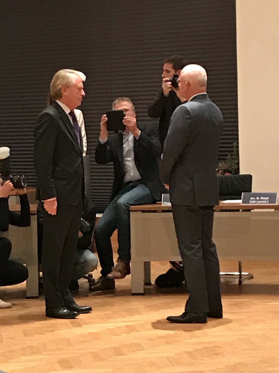 Zojuist heeft @JohnJoostenVVD  de belofte afgelegd tegenover commissaris van de Koning en is daarna geïnstalleerd als nieuwe burgemeester van <a href="/DinkellandInfo/">Gemeente Dinkelland</a> Van harte gefeliciteerd John en veel succes!