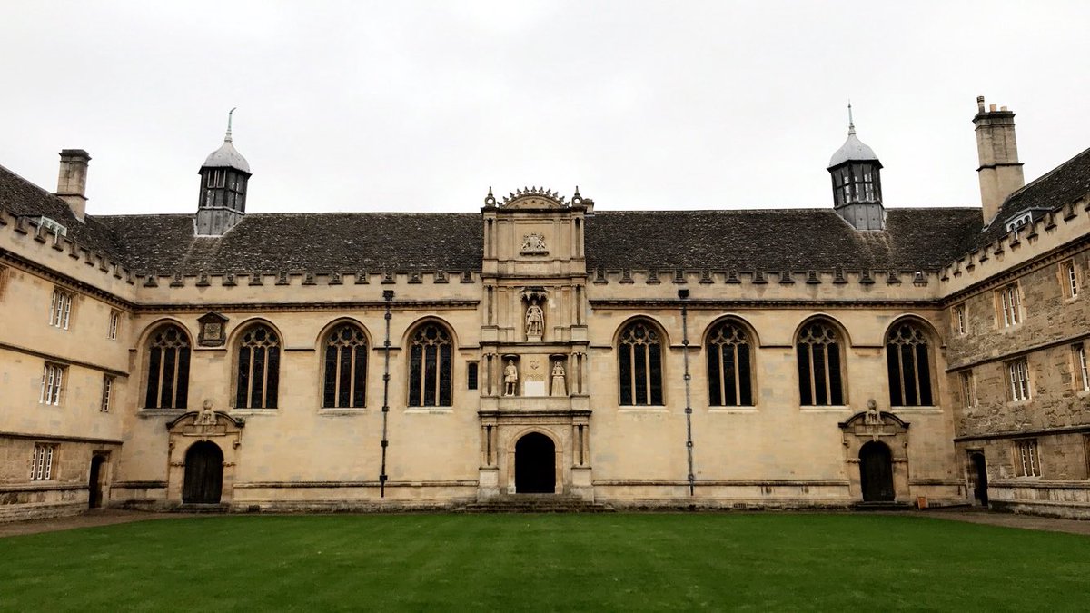 MrRahmanMaths's tweet photo. An enthralled selection of year 9 SB students getting stuck into the “It All Adds Up” mathematics event @UniofOxford @SBonnellSchool @sbpedagogy @SB_maths https://t.co/1ArMUKubI2