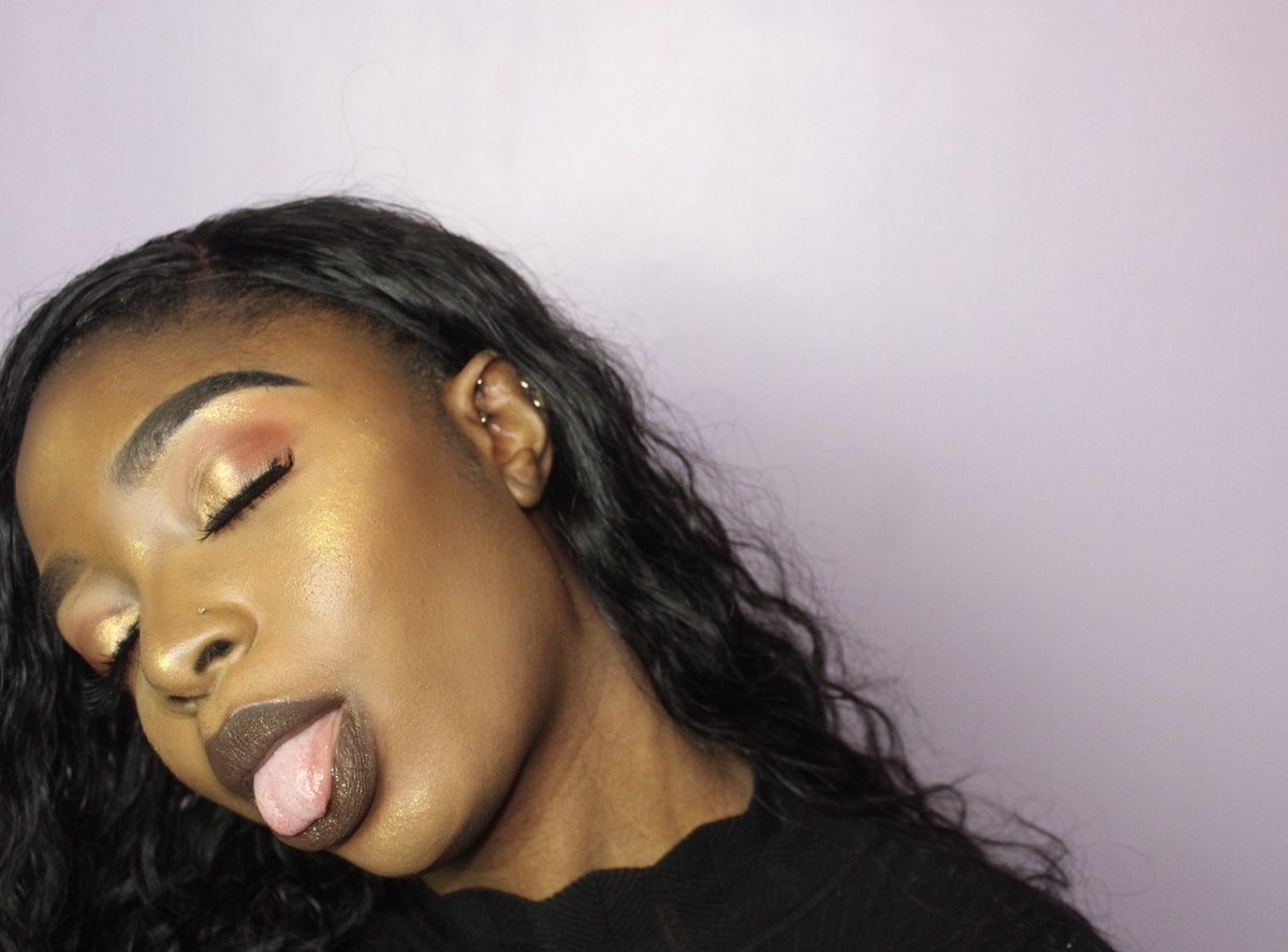 GLOSS_MUA's tweet photo. Fenty Beauty on the beat 😩😍
Head over to my instagram to get a list of all the products used 💞✨ https://t.co/i7gGEmRtCY
