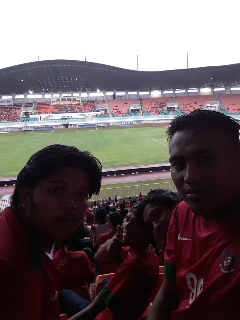 septianhadinat3's tweet photo. @infosuporter #RinduTimnas #rindujuara final leg 1 aff 2016 https://t.co/fGJB8gO9wd