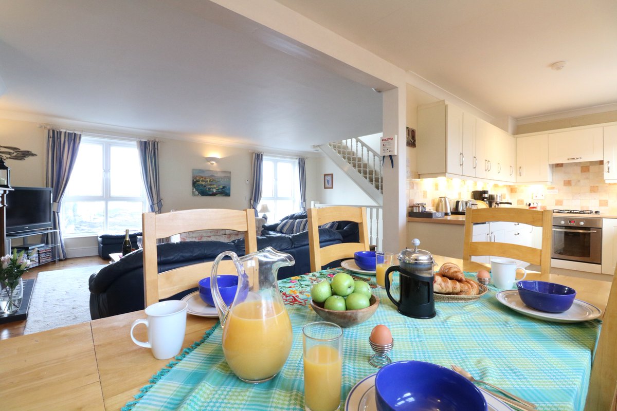 Helpful Holidays tweet media