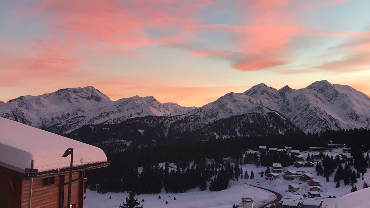 Bonne année 2k18 à tous ✌🏻😊😊#couchédesoleil #montagne #savoie #saisies #lessaisies #hautelance #ski #chalet #vacance #holiday