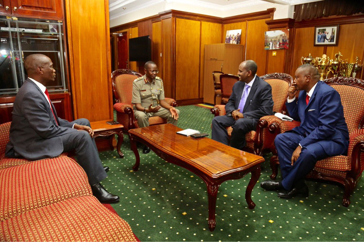 NPSOfficial_KE's tweet photo. Inspector General of the National Police Service @JBoinnet today held a meeting with Mr. Noor Gabow, EBS,OGW - Ag. DIG @APSKenya,Mr. Edward N. Mbugua,MBS,OGW ndc (K) - Ag. DIG @PoliceKE and Mr. George Kinoti Maingi - Ag. Director @DCI_Kenya https://t.co/1jXIZgQfwQ