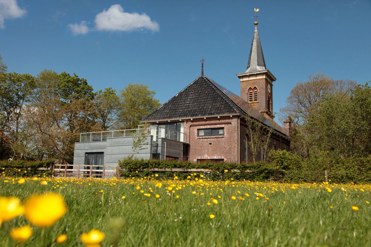ieversinfryslan's tweet photo. In 2018 kun je subsidie krijgen op een #warmtepomp. Ons vakantiekerkje maakt er al jaren gebruik van en het is er steeds behaaglijk. 
De benodigde stroom wekken we zelf op met #zonnepanelen. Zelf uitproberen? Kom naar https://t.co/N3SVtzCPYc https://t.co/aq25q2Z45g