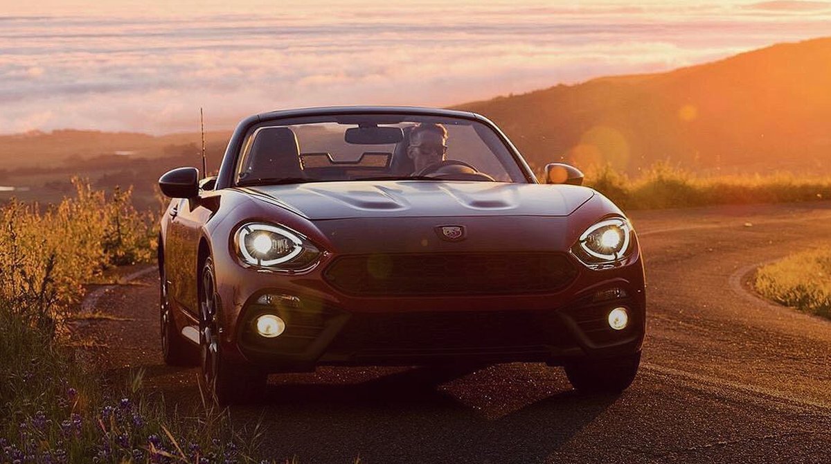 Abarth_es's tweet photo. Seguro que te lo has preguntado más de una vez cuando te cruzas con un #Spider124: "¿Y por qué no?".
#abarthlovers #abarth #abarthspider https://t.co/pUHVnunfl3