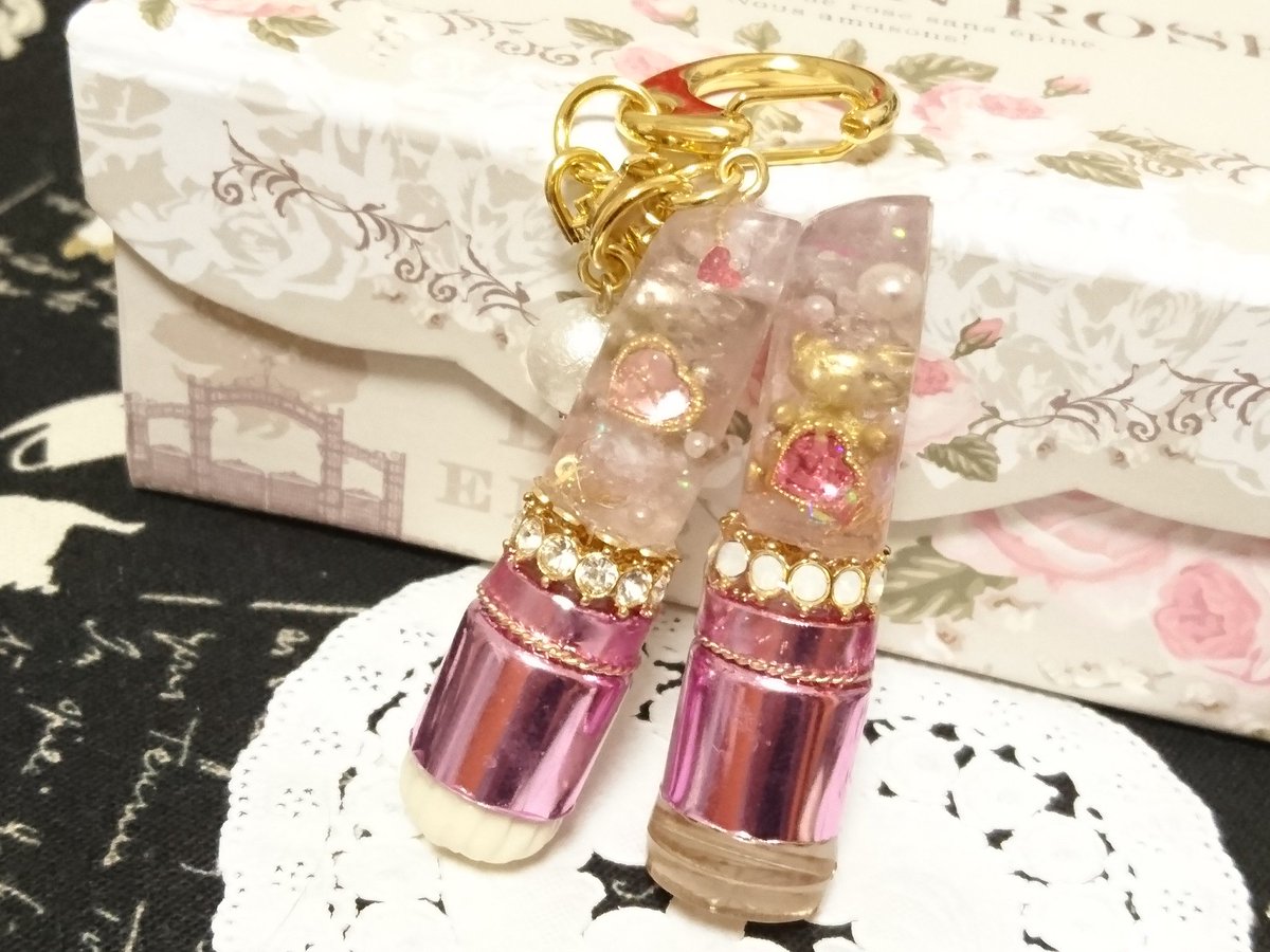 白くま苺 Whiteberrybear Twitterissa くまさんの口紅キーホルダー くま ベアー 口紅 グロス リップ レジン ハンドメイド アクセサリー キーホルダー ハート