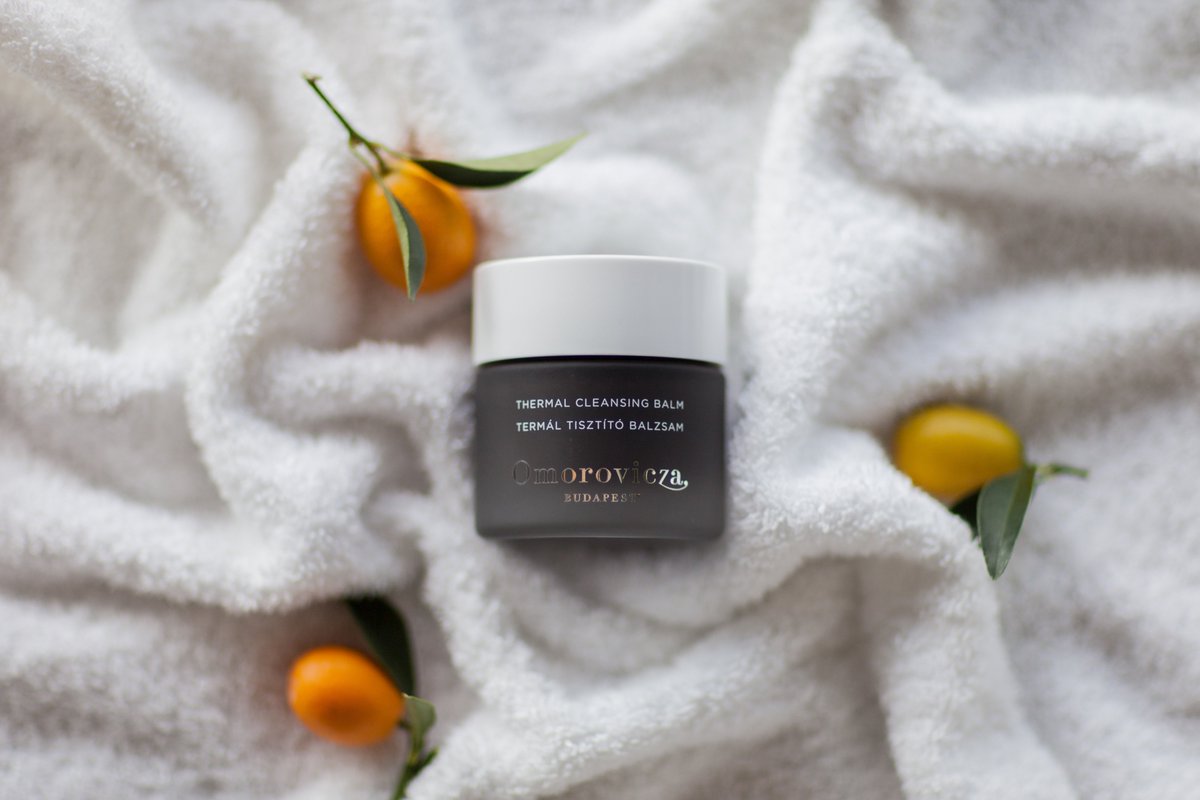 Omorovicza's tweet photo. Start your January detox right with our Thermal Cleansing Balm. Infused with mineral rich Hungarian Moor mud, it detoxifies and purifies the skin #moormud #omorovicza #HungarianThermalWater https://t.co/ettCIgrTbw