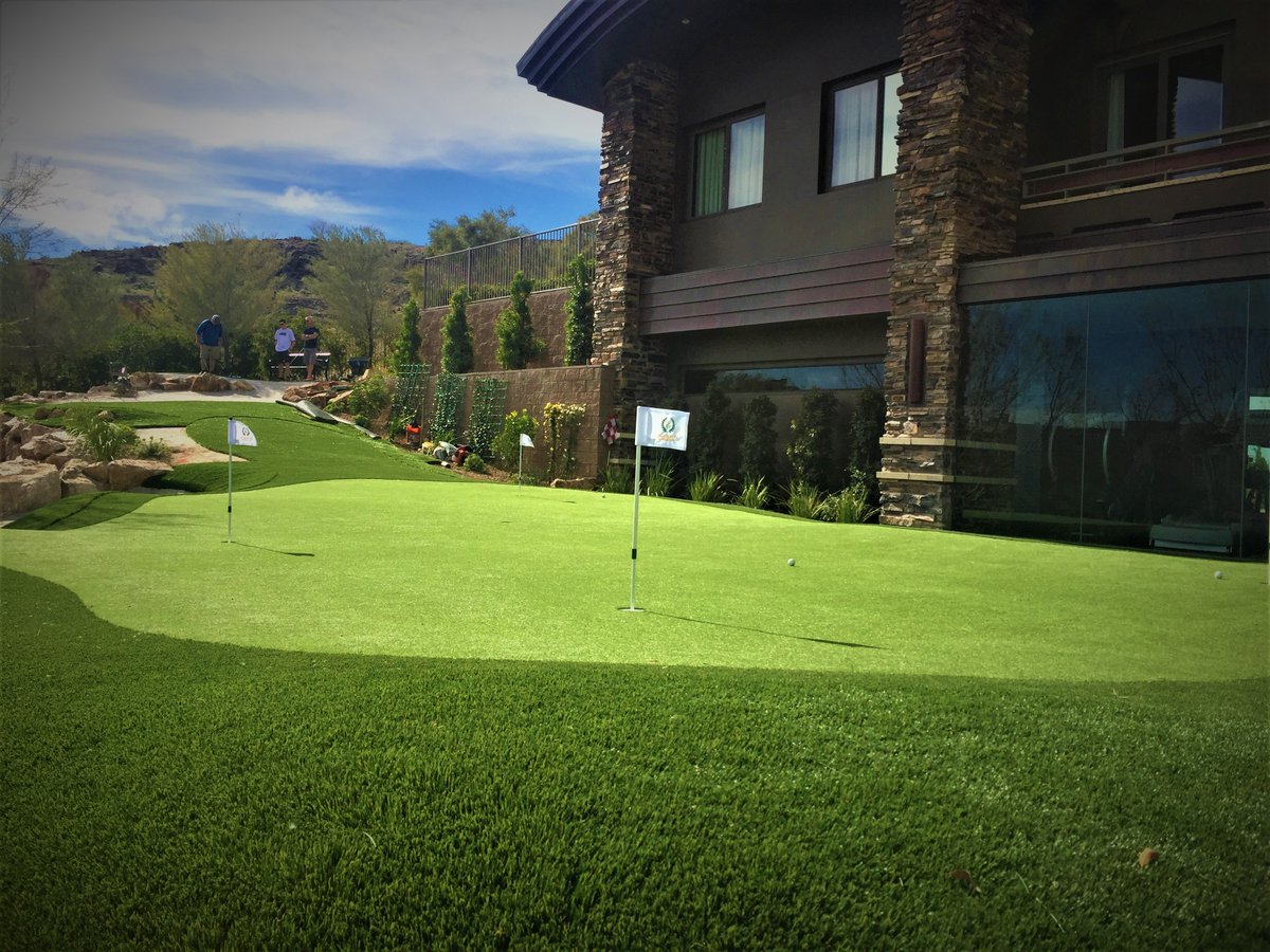 cg_lasvegas's tweet photo. We don't accept anything less than perfection here at Celebrity Greens! 😍⛳️ https://t.co/L0FPyFCagl