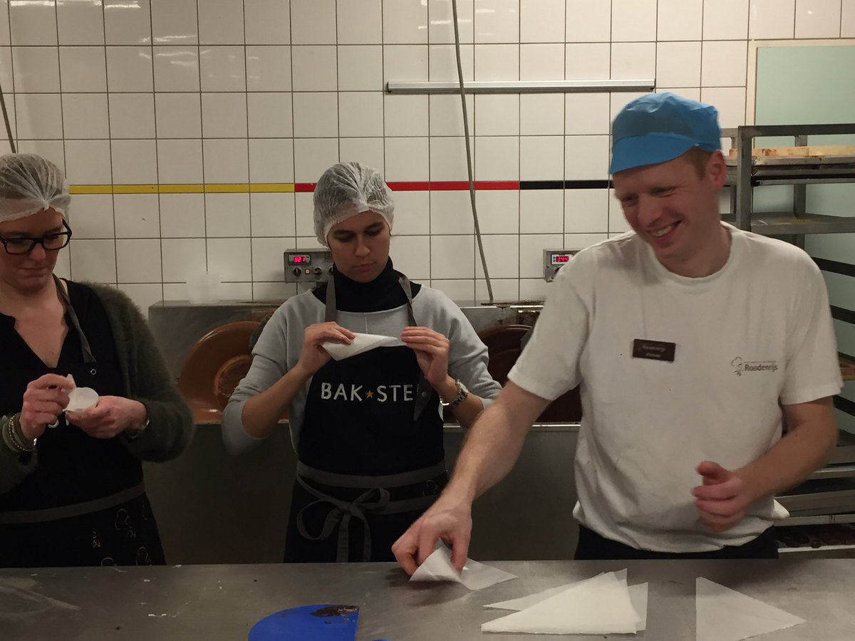 Altijd leuk om wat te leren! #chocolade #workshop #cornetjevouwen