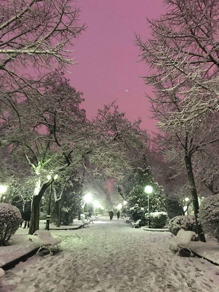 ¡Noches de bohemia y de ilusión 
yo no me doy a la razón 
tú como te olvidaste de visitar Soria...! 
Este 2018 no te olvides visitar Soria o puedes perderte noches como esta.
¡Muchísimas gracias a Sandra Romero De Casas, autora de esta esplendida fotografía!
#soria  #nieve #snow