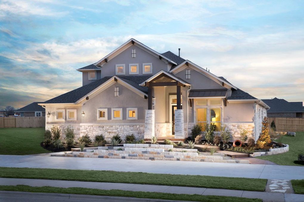 SouthStarLand's tweet photo. New U.S. #SingleFamilyHome sales are at a 10-year high. See how this is trending across the country and how the #TexasHillCountry compares. https://t.co/D6vbOOzpy7 https://t.co/aMQOhONCRO