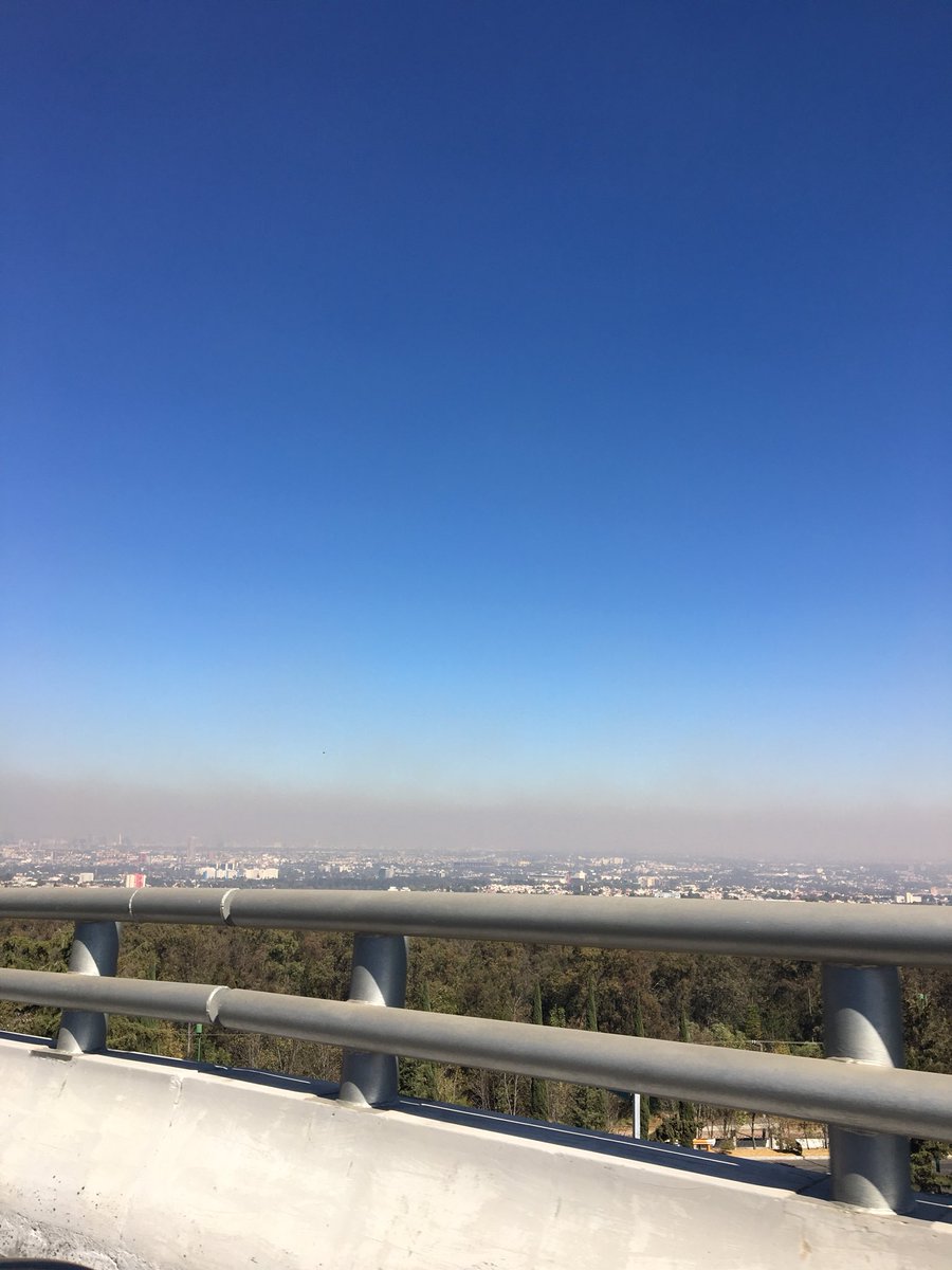 MCflorest's tweet photo. @lopezdoriga @CarlosLoret es una pena la nata de contaminación en la Ciudad de Mexico! Que podemos todos hacer para ayudar? https://t.co/pgABJUSWmh