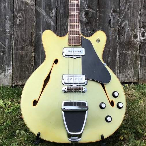 reverb's tweet photo. The finish on this 1967 #Fender Coronado II has faded into a totally unique shade. What would you name it? #NameThatColor https://t.co/QN2D04oeJU https://t.co/xvS5Uo1fb5
