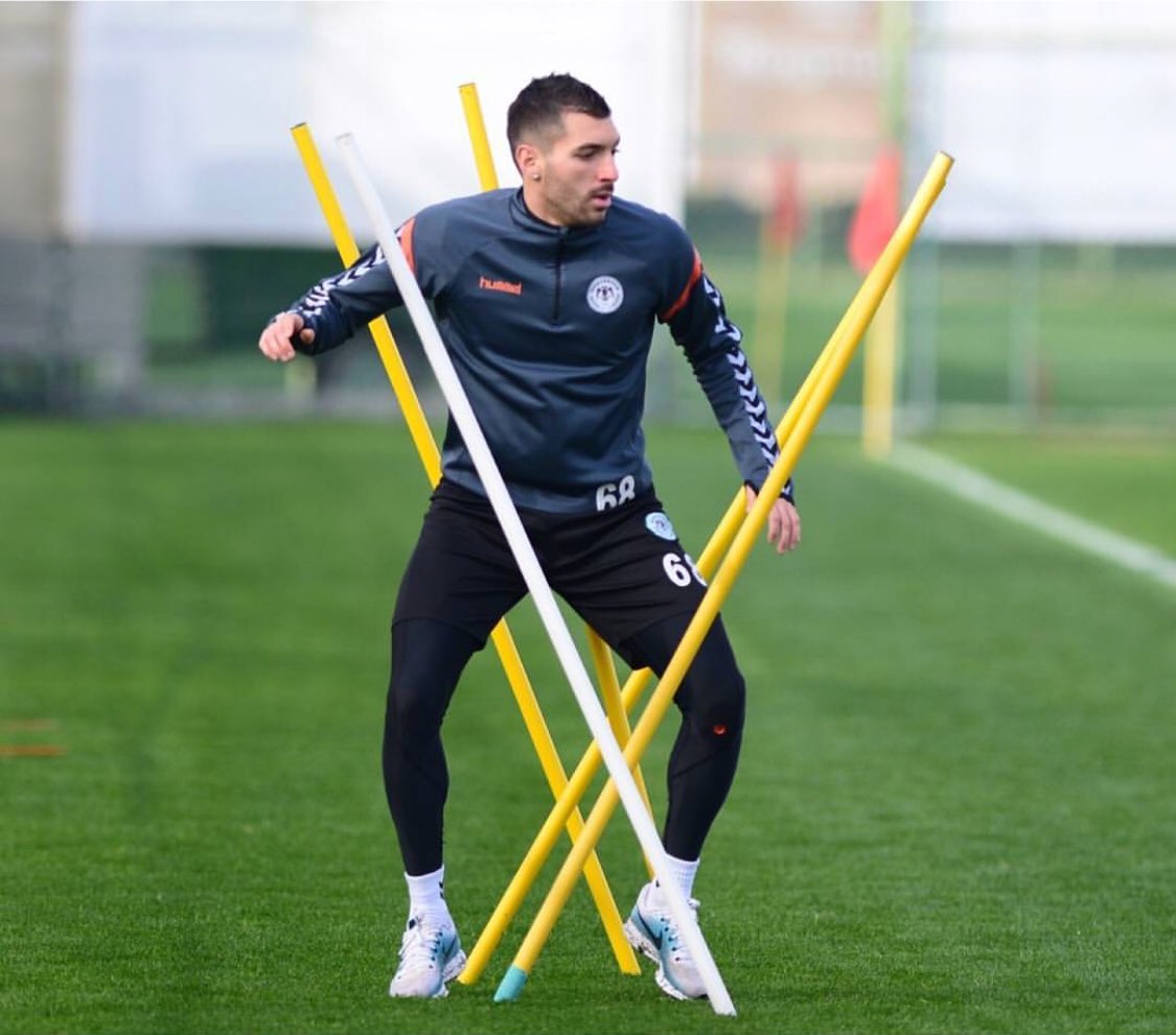 mehdi_bourabia's tweet photo. Between the obstacles #stability #workout #keepfocusing https://t.co/oNAgU5vGy2